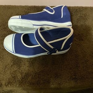 Skechers size 9 shoes